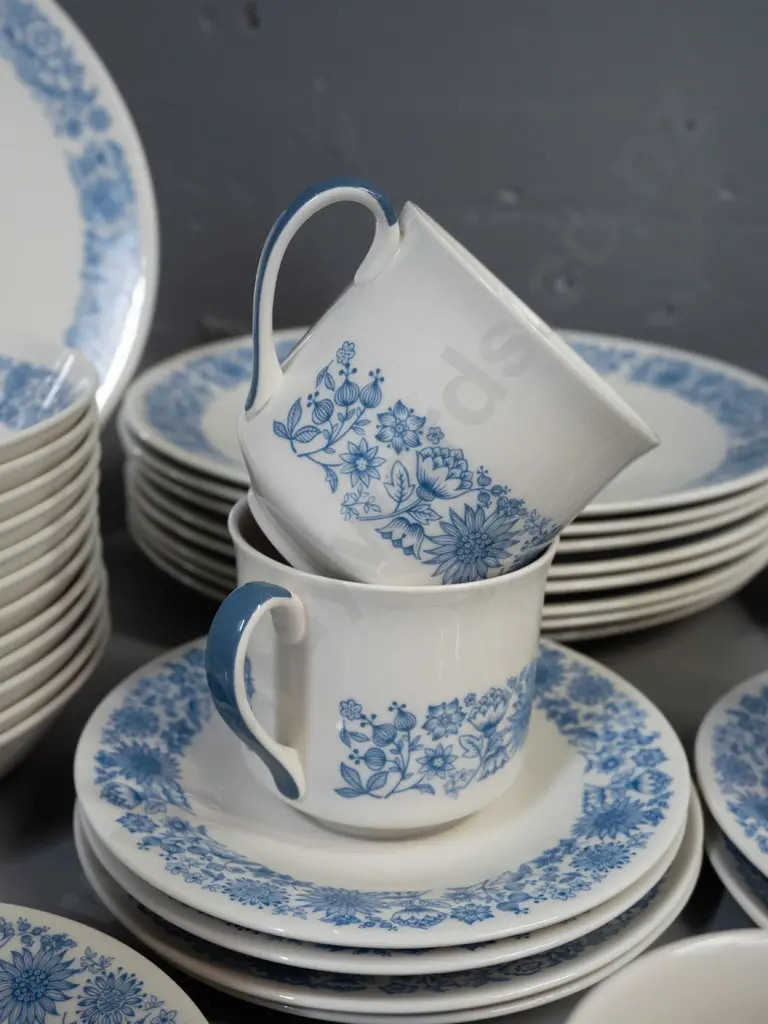 Royal Doulton "Cranbourne" dinner ware - 8 dinner D-270 and 8 medium, 12 bowls, 12 trios, one cup & saucer Image 1++