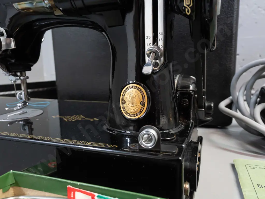 Singer 221K1 portable electric sewing machine in very good condition, in fitted hard case with pedal, manuals, box of Image 1++