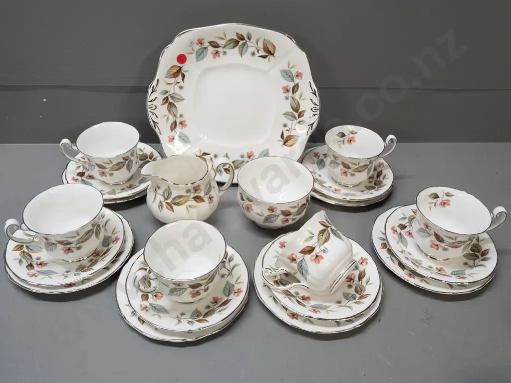 Royal Adderley "Beechwood" 21-piece tea set - cake plate is W-250 Image 1++