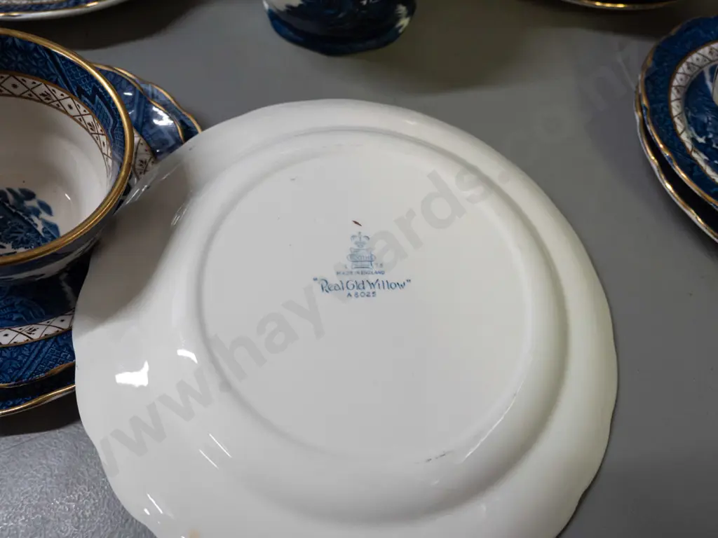 Booth's Real Old Willow gilt edged table ware - ashett, 8 dinner and 8 side plates, 8 bowls, 8 trios, large jug and Image 1++