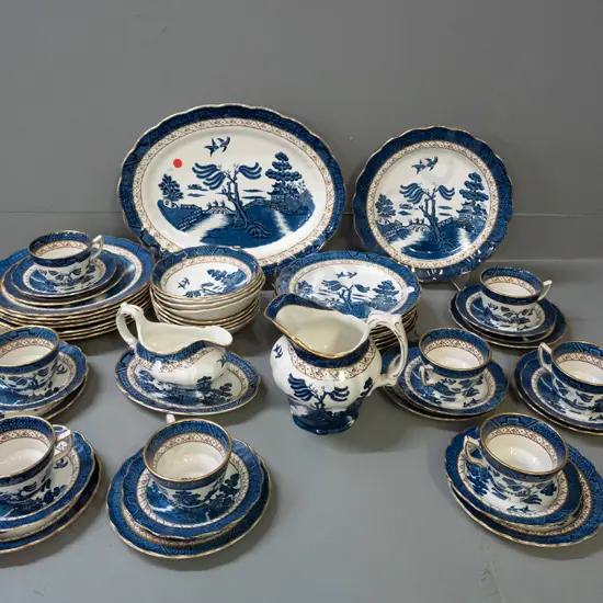 Booth's Real Old Willow gilt edged table ware - ashett, 8 dinner and 8 side plates, 8 bowls, 8 trios, large jug and