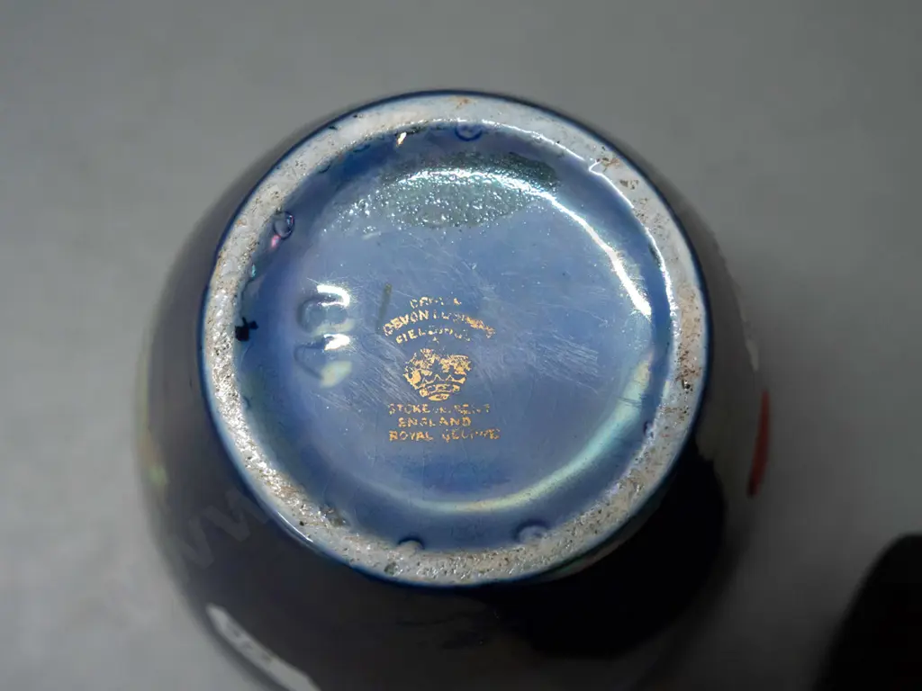 small Crown Devon Fielding gilt and lustre vase with galleon ship scene - some staining inside H-135 Image 1++