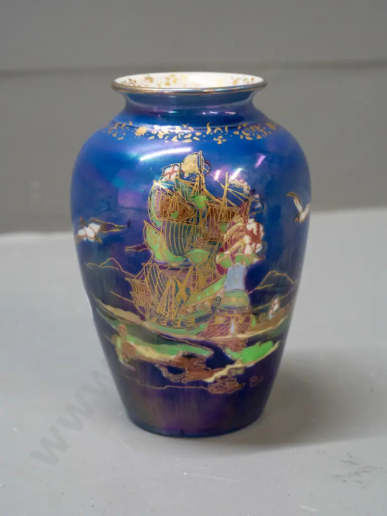 small Crown Devon Fielding gilt and lustre vase with galleon ship scene - some staining inside H-135 Image 1++