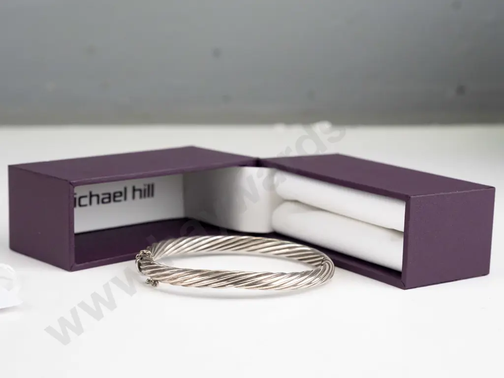 silver bangle with safety chain stamped 925 14gm Image 1++