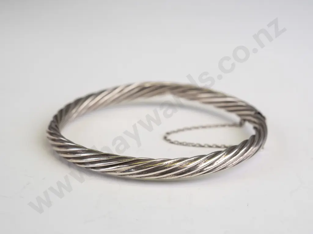 silver bangle with safety chain stamped 925 14gm Image 1++