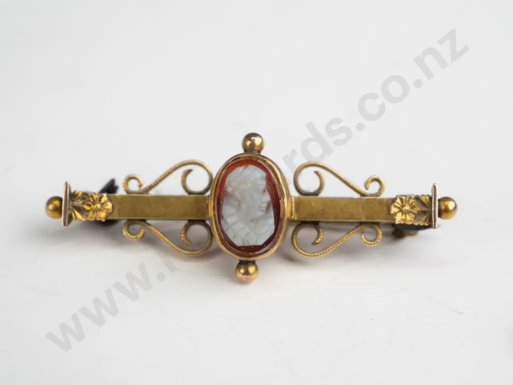 2 bar brooches both stamped 9ct Image 1++