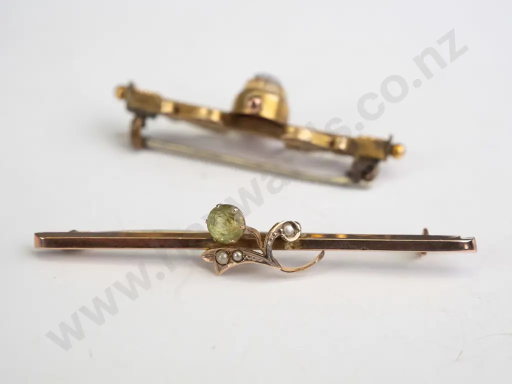 2 bar brooches both stamped 9ct Image 1++