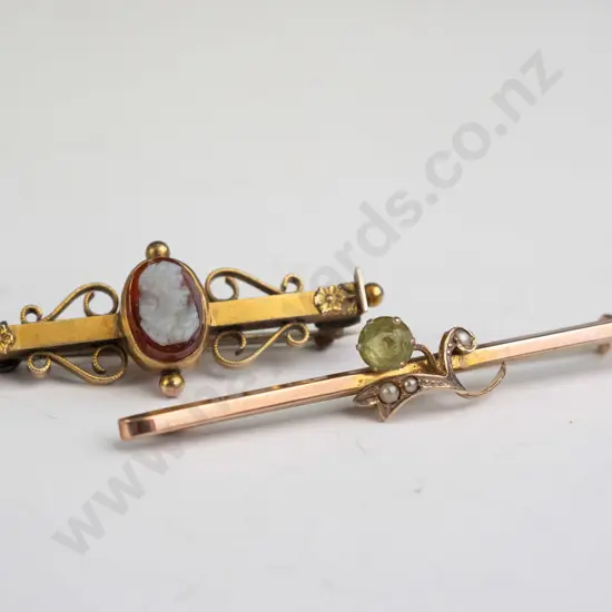 2 bar brooches both stamped 9ct