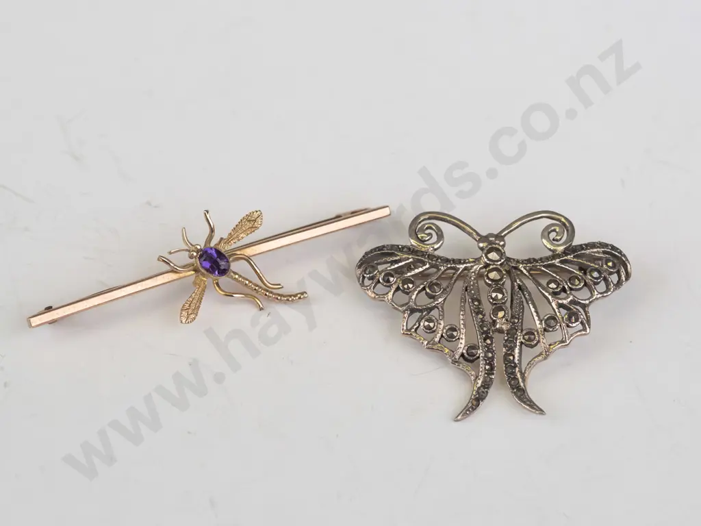 2 costume brooches Image 1++