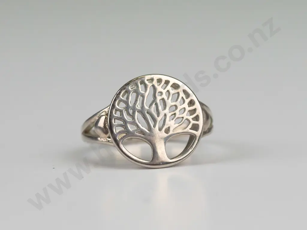 silver ring stamped 925 Size R Image 1++