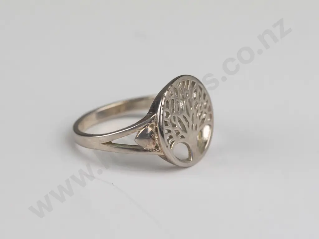 silver ring stamped 925 Size R Image 1++