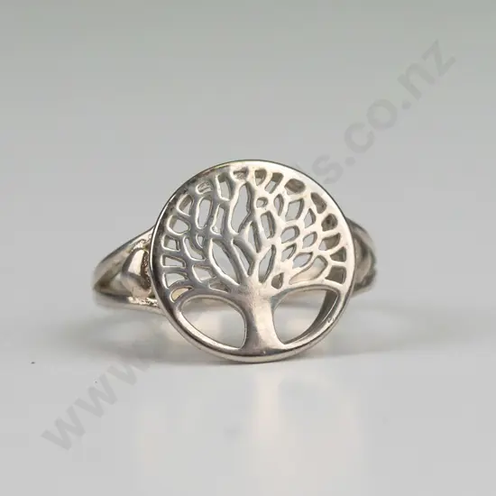 silver ring stamped 925 Size R