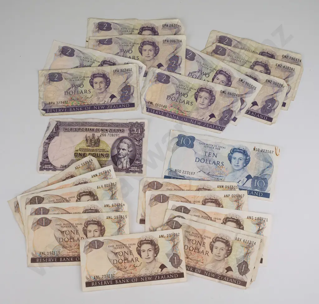 assorted New Zealand bank notes Image 1++