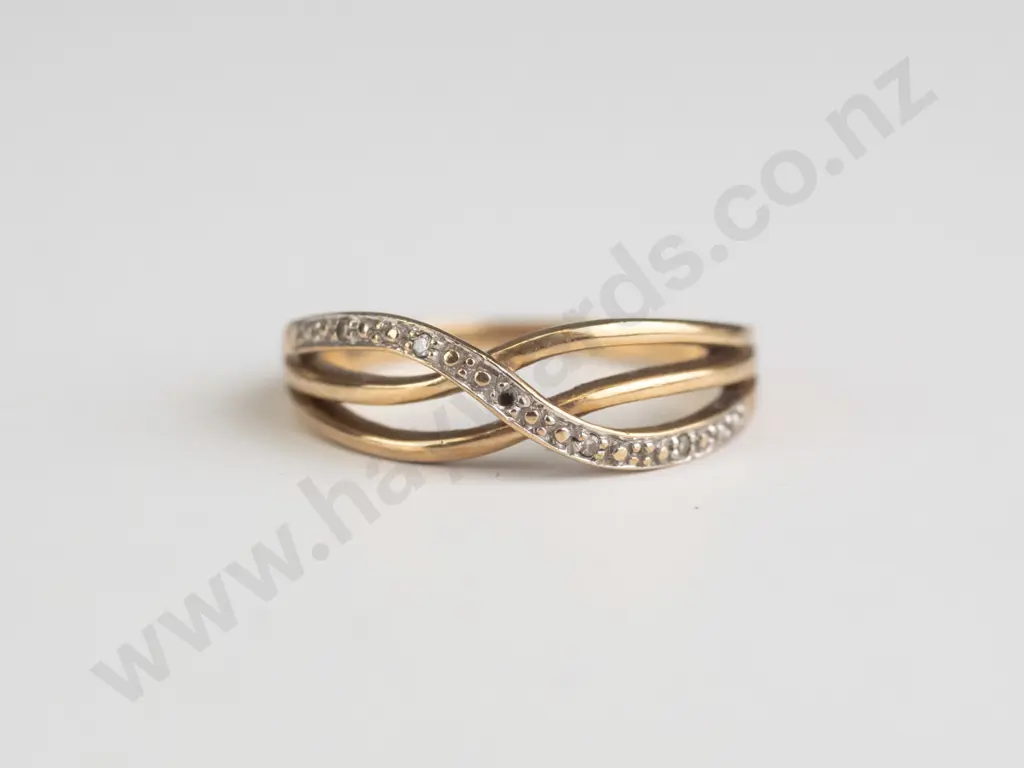 9ct crossover 5  diamond ring i diamond missing 2.8gms Size N.5 Image 1++