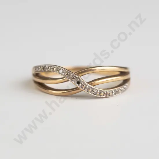 9ct crossover 5  diamond ring i diamond missing 2.8gms Size N.5