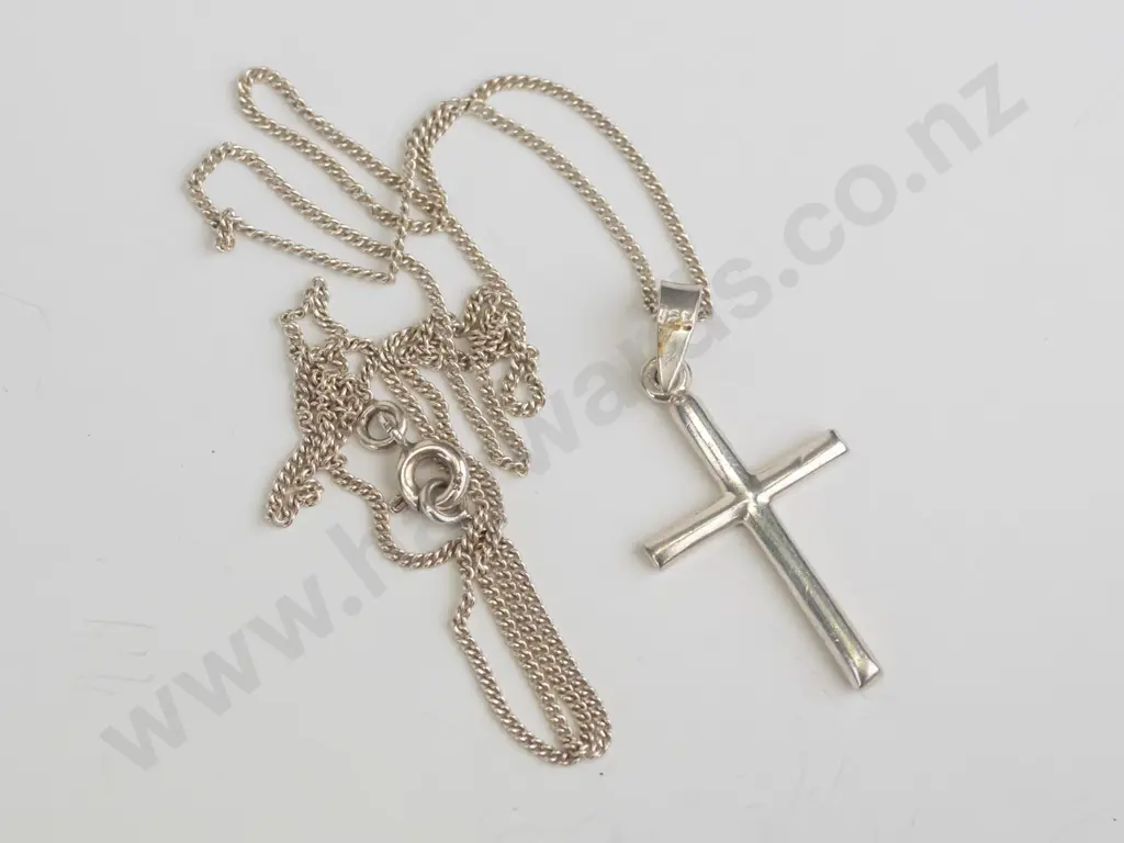 silver cross necklace stamped 925 Image 1++