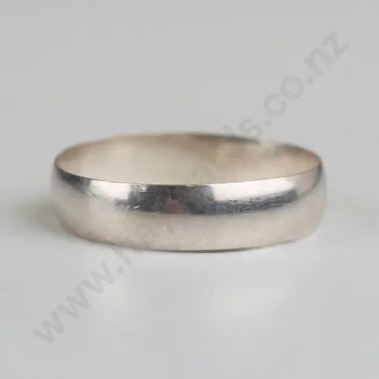 silver ring stamped 925 Size S