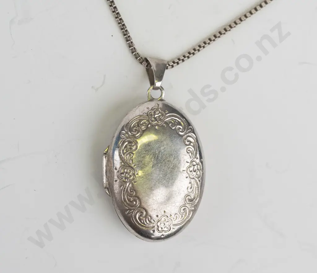 silver locket stamped 925 Image 1++