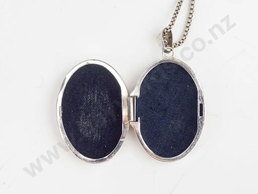 silver locket stamped 925 Image 1++