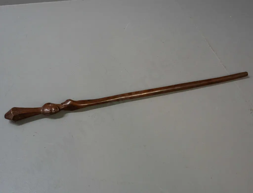 African carved staff - rank insignia, Angola - split to bottom end L-610 Image 1++