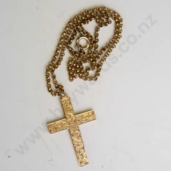 gold cross necklace stamped 375 no mark on chain Total 9.1gm