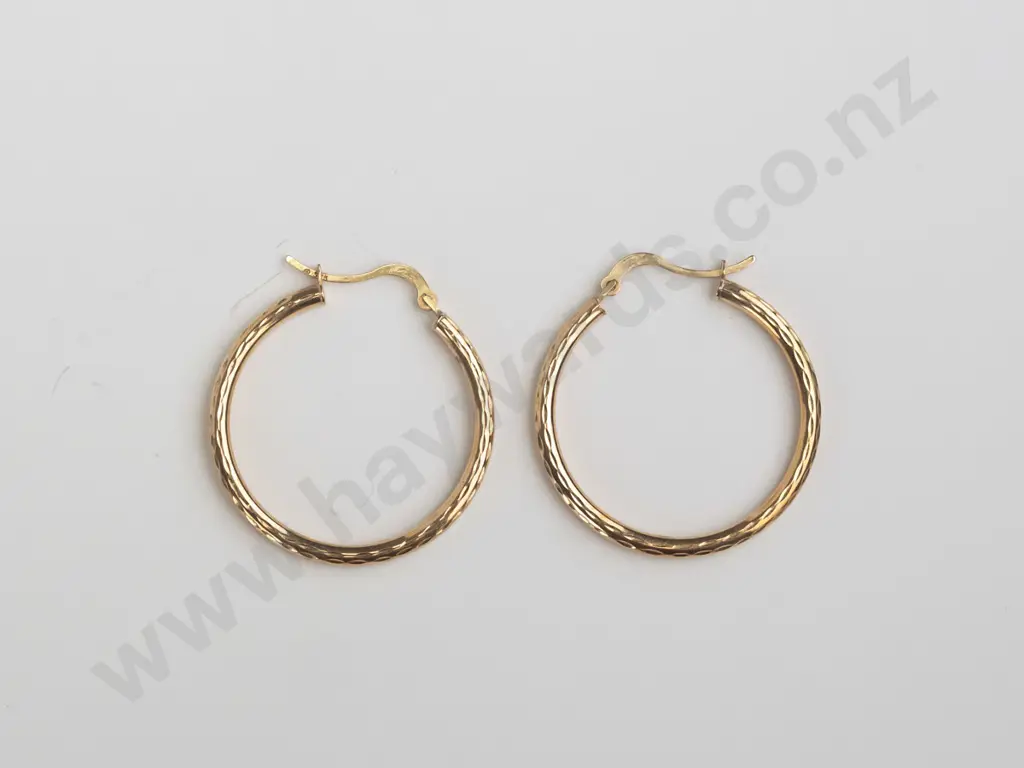 9ct hoop patterned earrings  0.9gms Image 1++