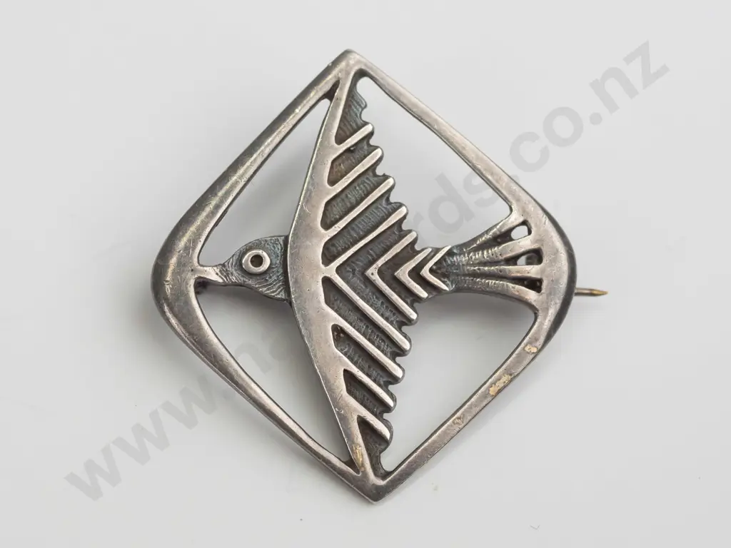 2x sterling silver brooches, 1x sterling silver bracelet Image 1++