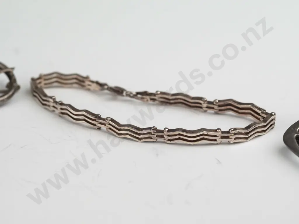 2x sterling silver brooches, 1x sterling silver bracelet Image 1++