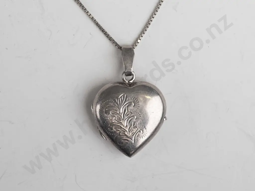 silver heart locket stamped 925 Image 1++