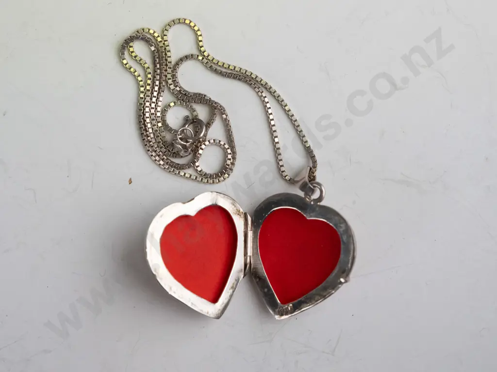 silver heart locket stamped 925 Image 1++