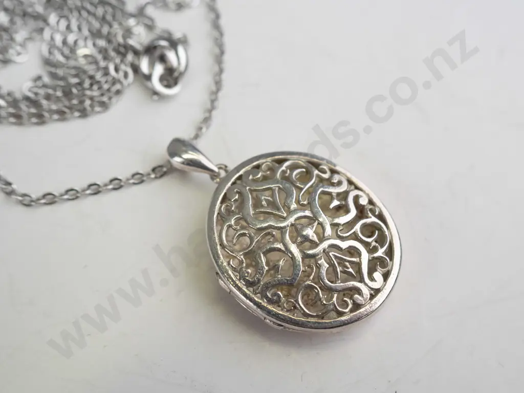silver locket stamped stg no mark on chain Image 1++