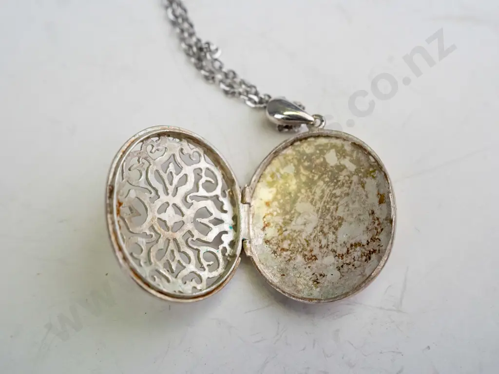 silver locket stamped stg no mark on chain Image 1++