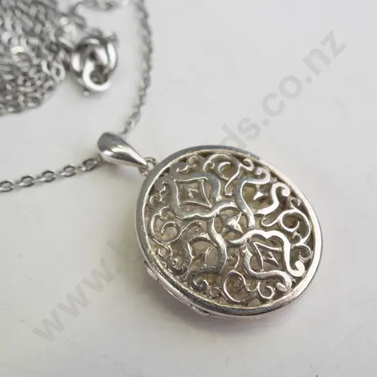 silver locket stamped stg no mark on chain