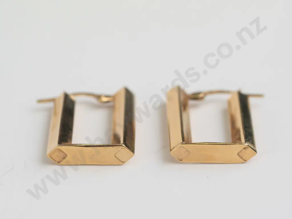 9ct rectangular earrings 2.40gms Image 1++