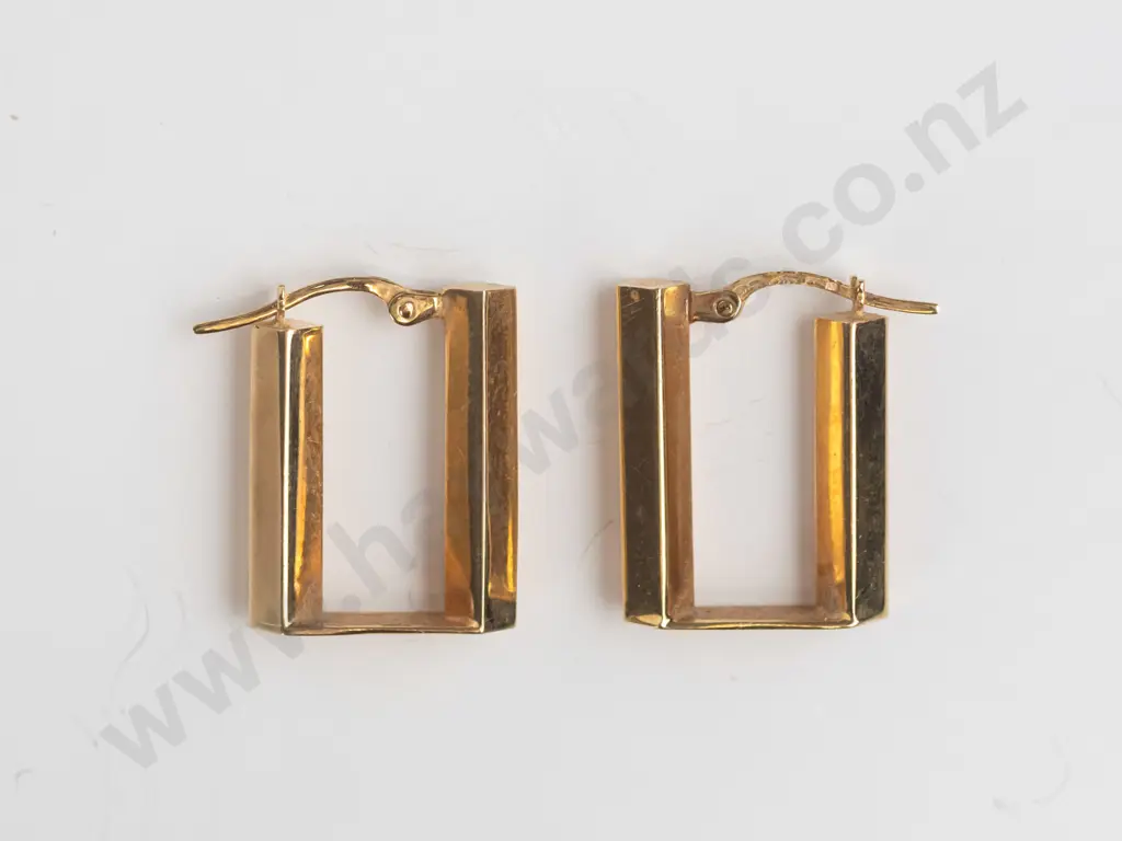 9ct rectangular earrings 2.40gms Image 1++