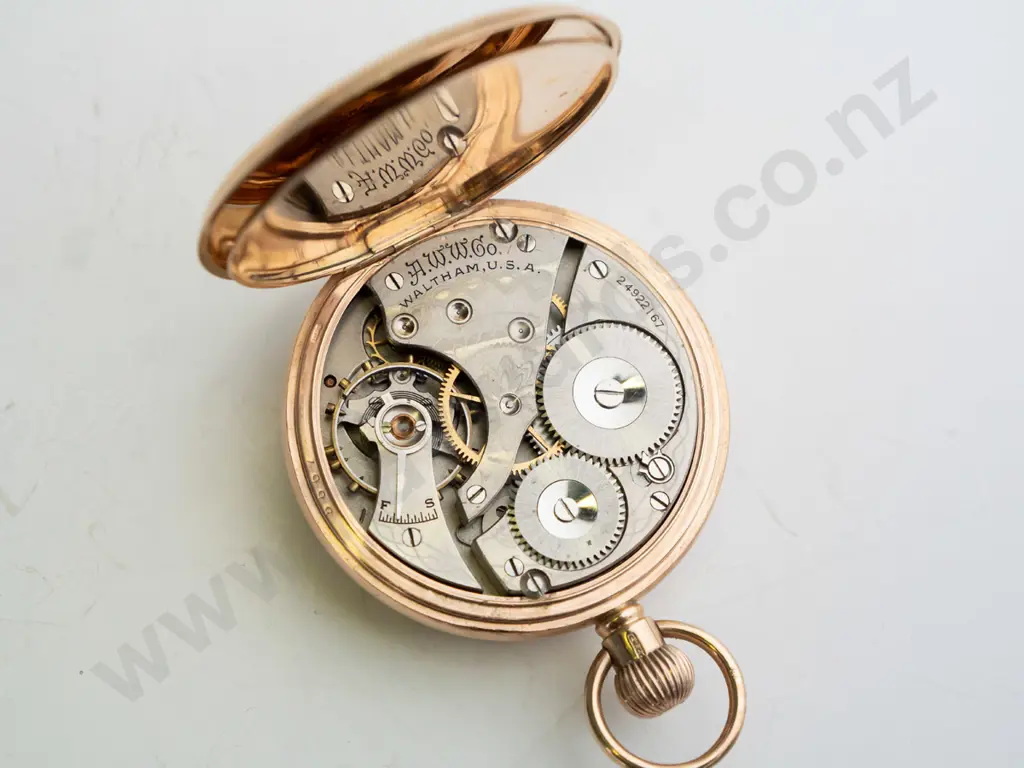 Waltham USA pocket watch (9ct case, approx 27gm) Image 1++