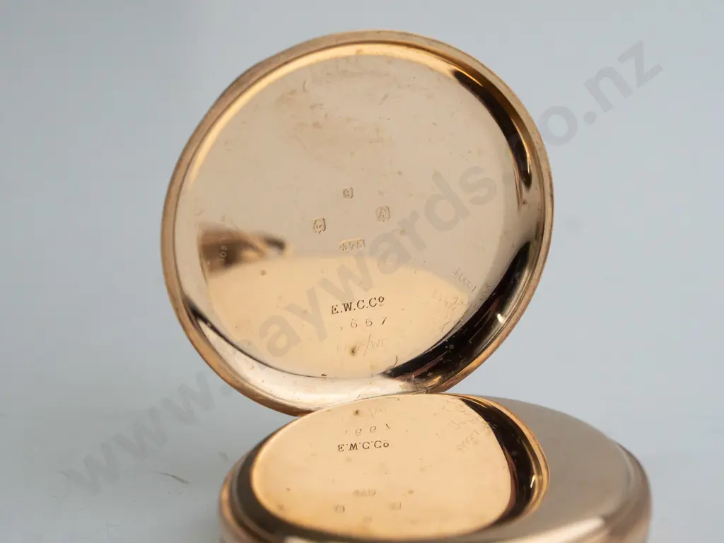 Waltham USA pocket watch (9ct case, approx 27gm) Image 1++