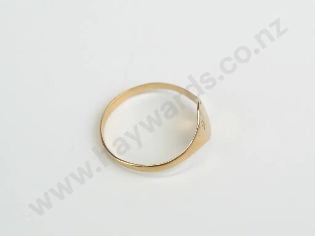 9ct round signet  0.7gms Size M Image 1++