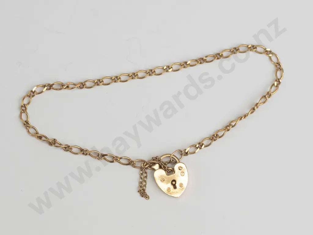 9ct figaro bracelet with heart catch 2.6gms Image 1++