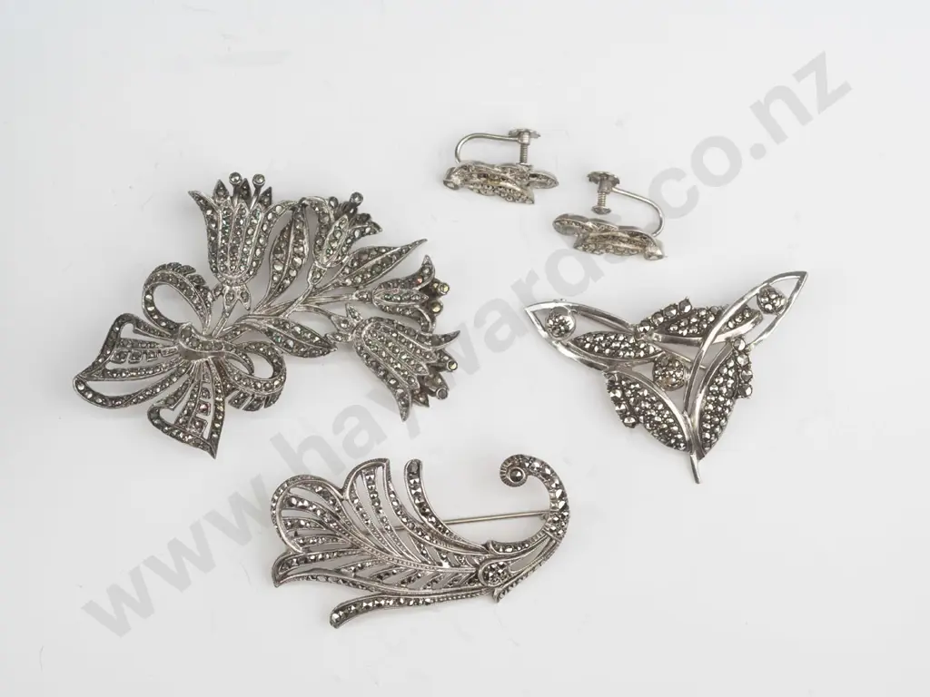 3x sterling silver and cz brooches, 1x pair of screw on earrings Image 1++