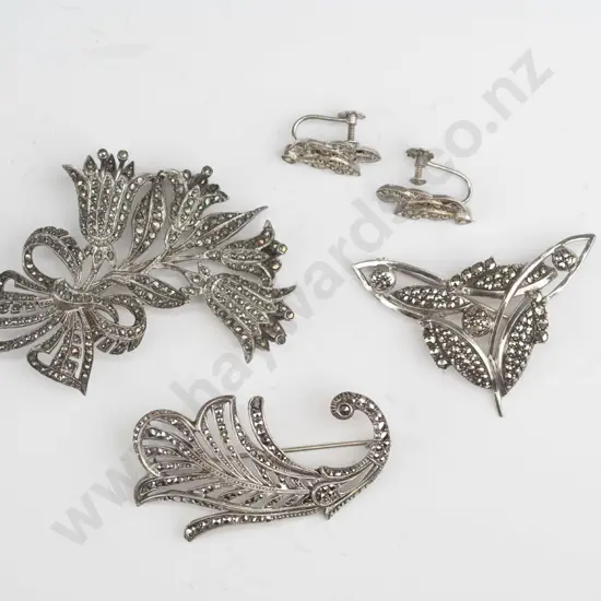 3x sterling silver and cz brooches, 1x pair of screw on earrings