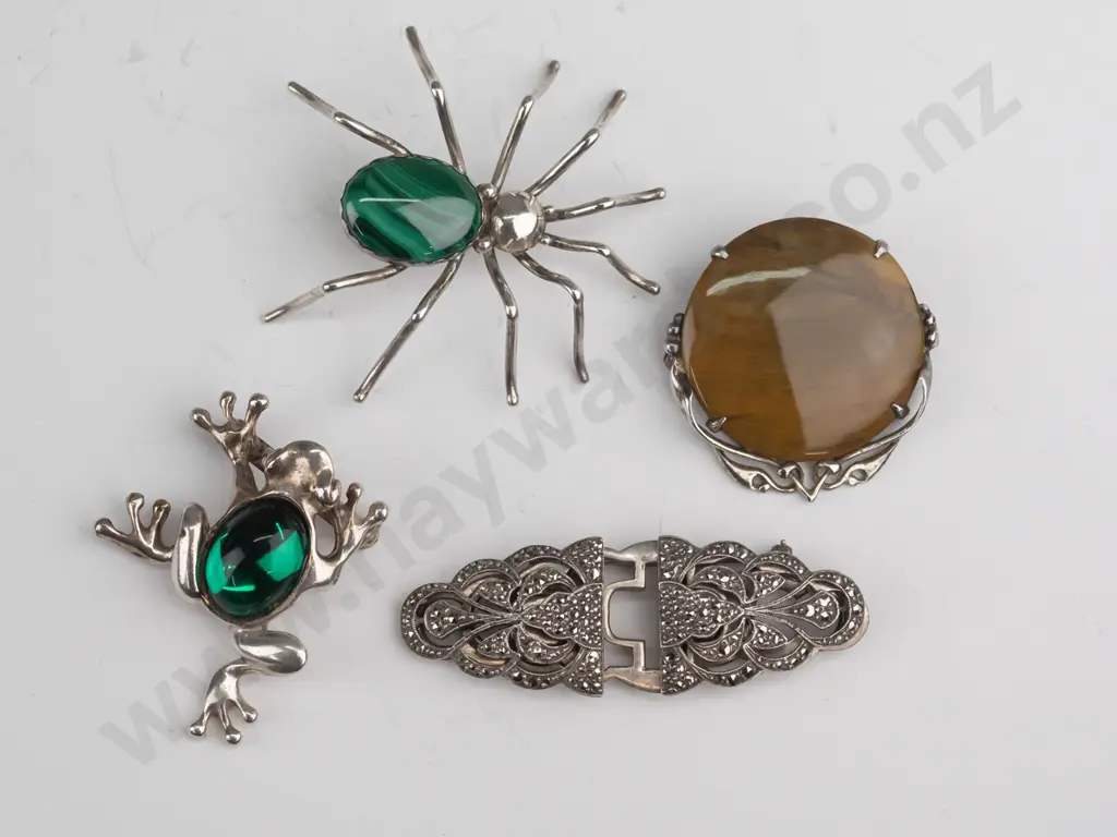 sterling silver frog and spider themed brooches, 2x other sterling silver brooches Image 1++