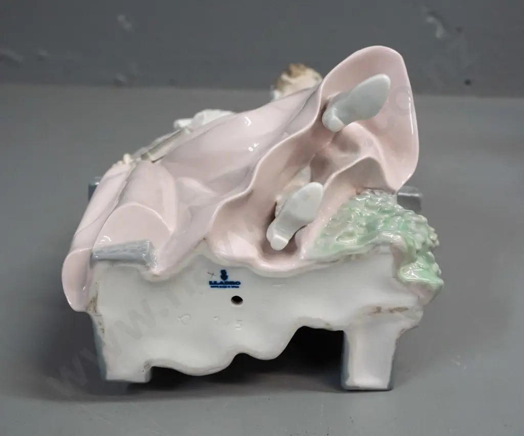 Lladro figurine - seated woman with fan and book H-300 W-180 at base Image 1++