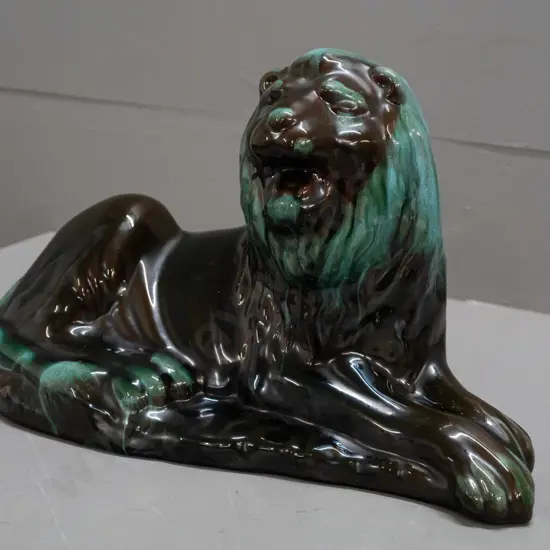 Blue Mountain pottery reclining lion figurine H-190 L-300