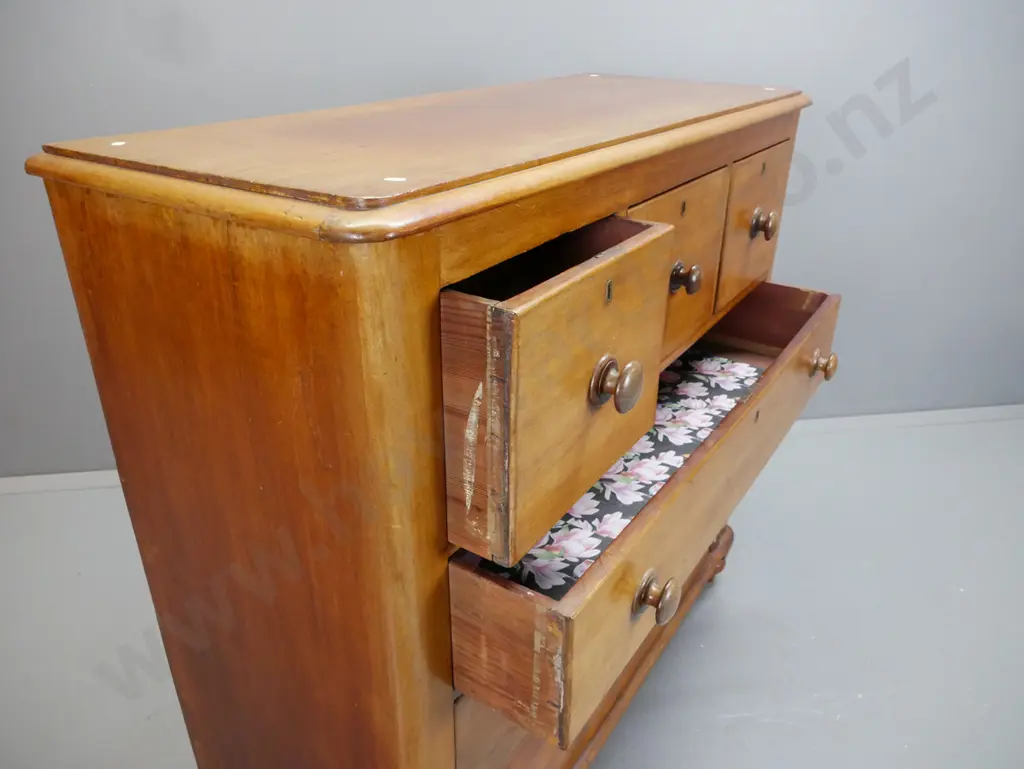 colonial cedar round-cornered 7-drawer chest, on turned bun feet, wooden knobs, 5 drawers have brass escutcheons, Image 1++