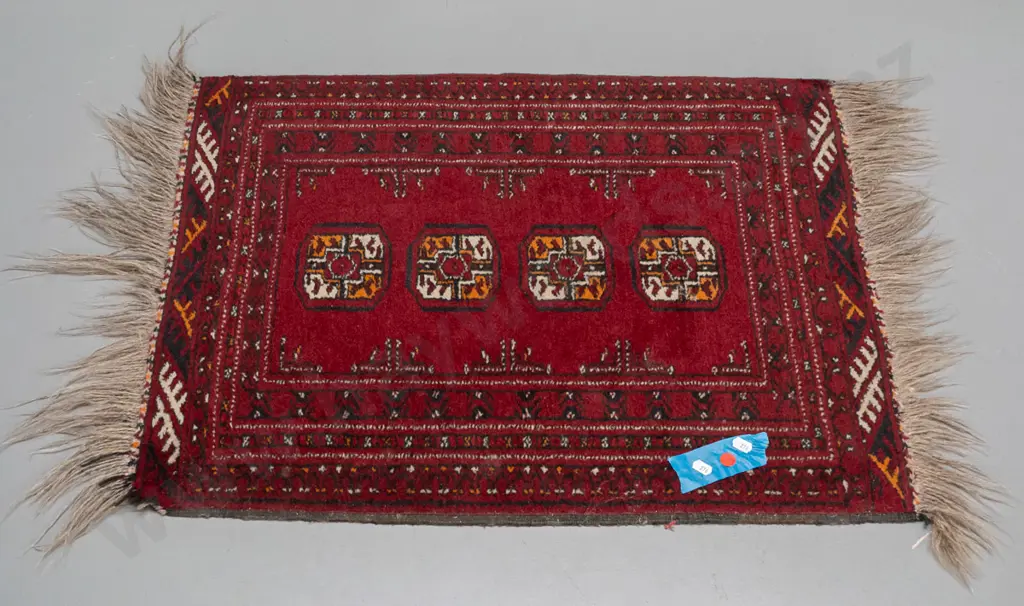 small Persian style hand-woven floor mat - some wear to fringes L-700 W-560 Image 1++