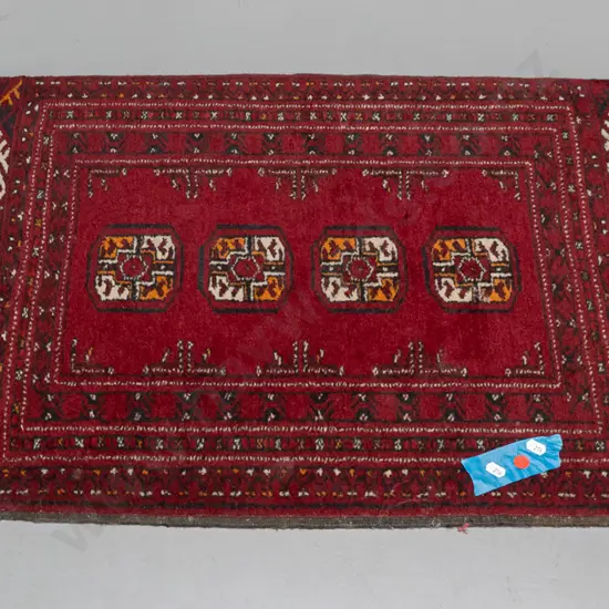 small Persian style hand-woven floor mat - some wear to fringes L-700 W-560