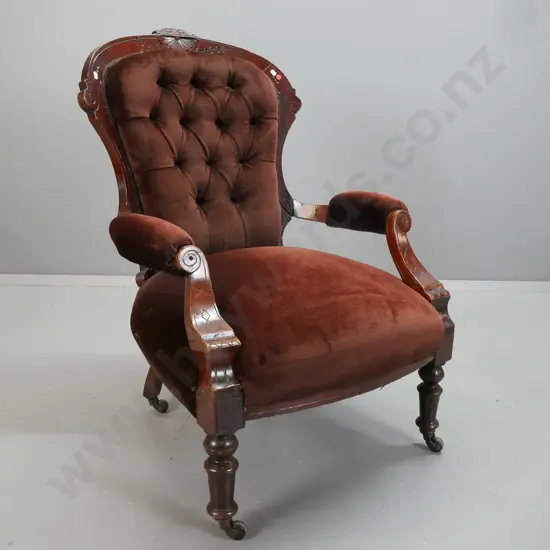 Edwardian walnut and beech open-armed gent's chair w/ brown velvet deep button back, turned front legs, porcelain