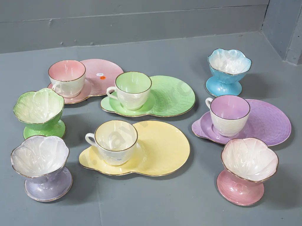 various coloured Maling lustre ware - 4 tennis sets and 4 leaf textured comport / sweet dishes H-90 D-100 Image 1++