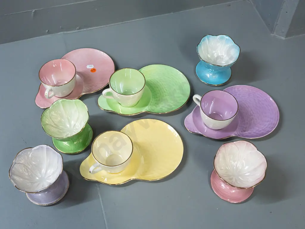 various coloured Maling lustre ware - 4 tennis sets and 4 leaf textured comport / sweet dishes H-90 D-100 Image 1++